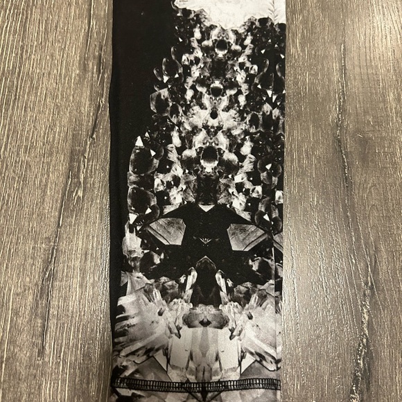 Alo Yoga High-Waist Airbrush Legging in Dark Krystal Black Size Small - Picture 5 of 8